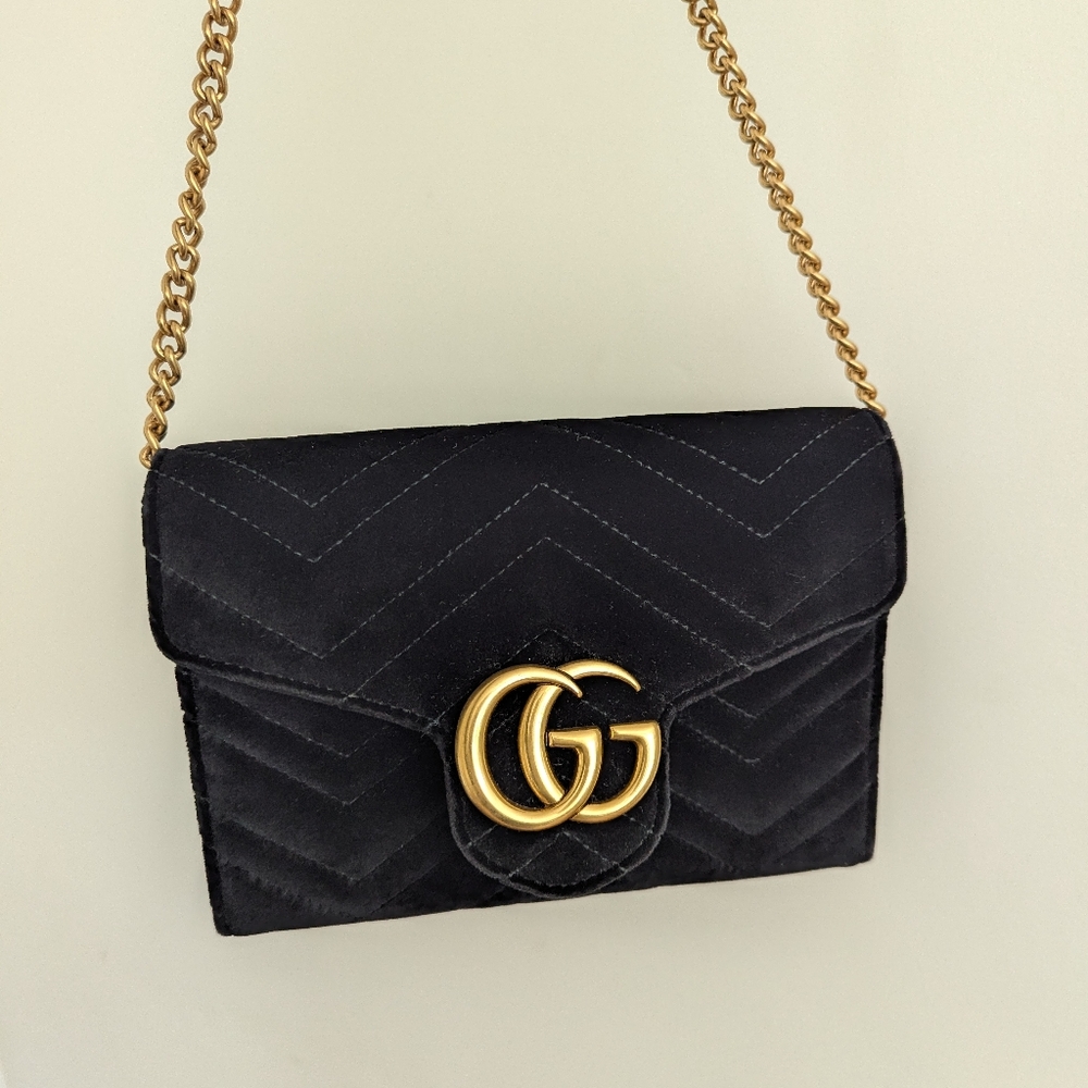 Black Gucci Marmont Velvet Crossbody Bag - Picture 2 of 16